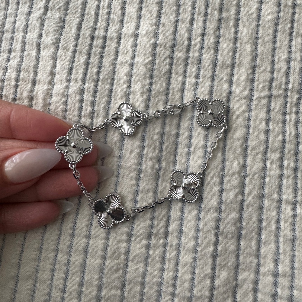 5 Motifs Clover Silver VCA Design Bracelet